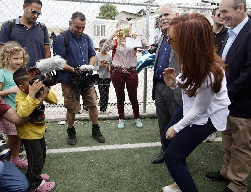 Στο κέντρο φιλοξενίας του Ελαιώνα η πρώην πρόεδρος της Αργεντινής (εικόνες)